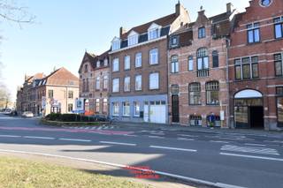 Vergund opbrengsteigendom bestaande uit 4 entiteiten op een toplocatie nabij het centrum van Brugge. Het pand bestaat uit 4 appartementen met...