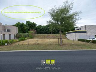 <span><strong>UNIEKE BOUWGROND (LOT 30A) AAN HET WATER VOOR OPEN BEBOUWING OP EEN PERCEEL VAN 4A60CA TE DILSEN-STOKKEM.<br /><br />ADRES<br /></strong>- Gerstenbosweg 20, 3650 Dilsen-Stokkem. <strong><br /><br />TROEVEN<br /></strong>- Prachtig wonen aan het water. <br />- Rustige ligging.<br />- Bouwvergunning reeds gekregen. Mogelijkheid om je droomwoning meteen te realiseren! <br /><strong><br /></strong><strong>VERKAVELINGSVOORSCHRIFTEN (BEKNOPT)</strong><br /><span>- Bestemming: ééngezinswoningen met hoofdbestemming wonen. <br />- Nevenbestemmingen zoals vrije beroepen en diensten zijn grotendeels toegelaten. (handel, horeca &amp; ambacht niet) </span><br /><span>- Bouwvorm: open bebouwing.</span><br /><span>- Bouwhoogte: De zones voor het hoofdgebouw kunnen voor elke bouwlaag 80% bebouwd worden over max. 2 bouwlagen. <br /></span>- Vloerpeil: maximaal 0,80 m boven het straatniveau. <br /><span>- Garages: in het bouwvolume kan een garage of carport voorzien worden. (ondergrondse garages zijn niet toegelaten) <br />- Bijgebouwen: er zijn geen vrijstaande gebouwen in de achtertuinzone toegelaten.<br /><br /><strong>EXTRA INFORMATIE <br />- Voor meer info of het inkijken van de bouwplannen, kunt u best een afspraak maken op ons kantoor:+32 (0)89 86 18 88 of info@N78vastgoed.be.</strong></span><strong><br />- De verkavelingsvoorschriften en het -plan kunt u terugvinden in de rubriek downloads van onderhavige advertentie op www.n78vastgoed.be. </strong><br /><br /><strong>KOSTELOOS GEBRUIKSRECHT </strong><br />De eigenaar van dit perceel bekomt tevens een gratis gebruiksrecht van het aanpalende lot 30B (02are). Hiervoor werd een overeenkomst gesloten met de Scheepvaart Nv. Dit perceel is gelegen, tussen het aangeboden perceel en het kanaal.<br /><br /><b>RENDERS<br /></b><span>- De afgebeelde 3D renders zijn slechts indicatief en kunnen bijgevolg niet als bindend worden beschouwd. We kunnen dus geen garantie geven dat de afgebeelde woning daadwerkelijk zo gebouwd kan/mag worden. Er dient hiervoor een vergunning bekomen te worden.</span><br /><strong><br /></strong></span><span><br />Bekijkt u deze advertentie via een aanverwante vastgoedsite, surf dan zeker naar onze website <strong>www.N78vastgoed.be</strong> voor een uitgebreide beschrijving en foto's. <strong>Meer info: +32 (0)89 86 18 88 of info@N78vastgoed.be.</strong></span>