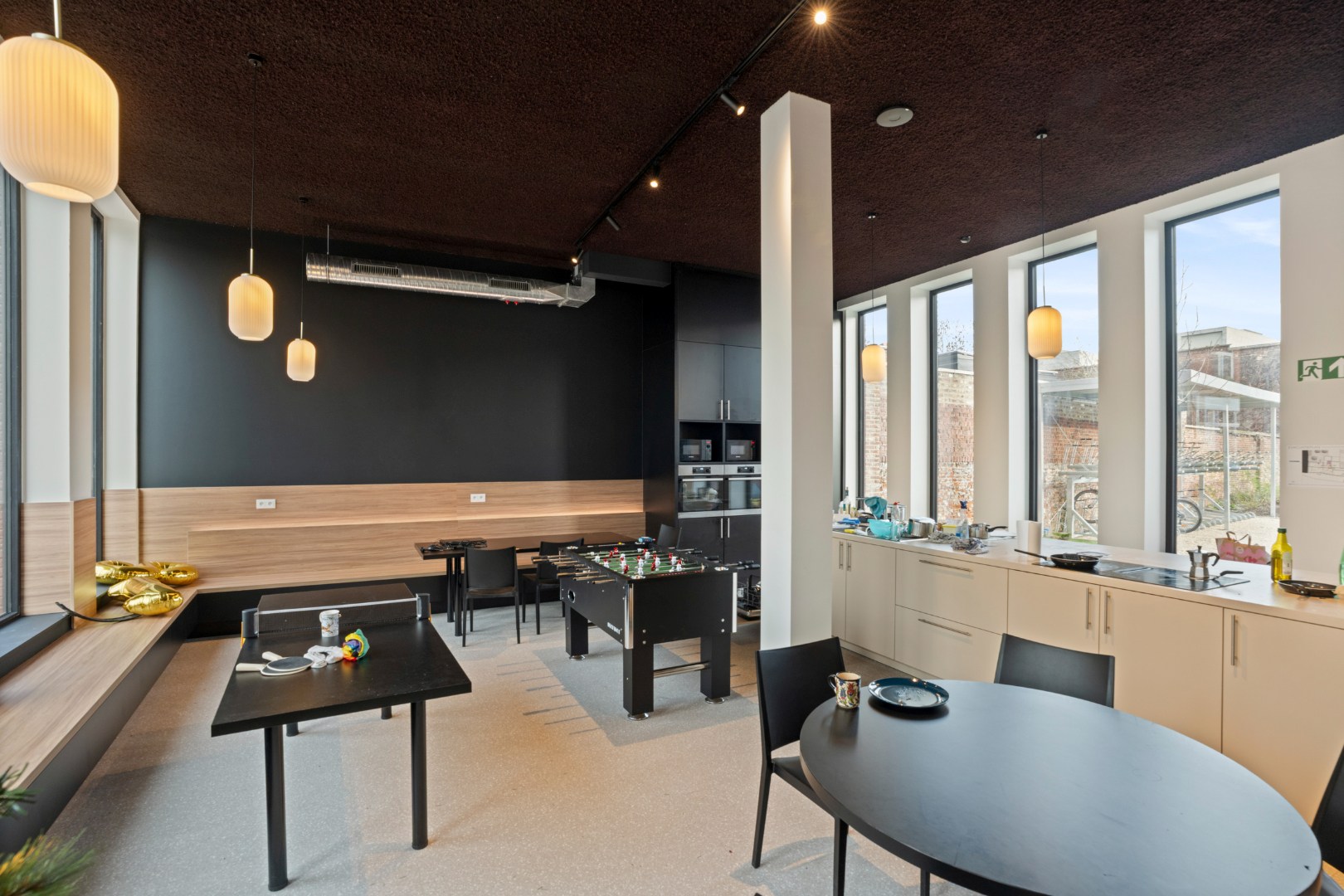 Gelijkvloerse nieuwbouwstudentenkamer met privébadkamer in hartje Kortrijk - foto 3