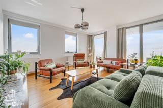 Ruim appartement met wijds uitzicht in het hart van Sint-Niklaas. Dit ruim appartement van 126 m² is gelegen op de vijfde verdieping van...