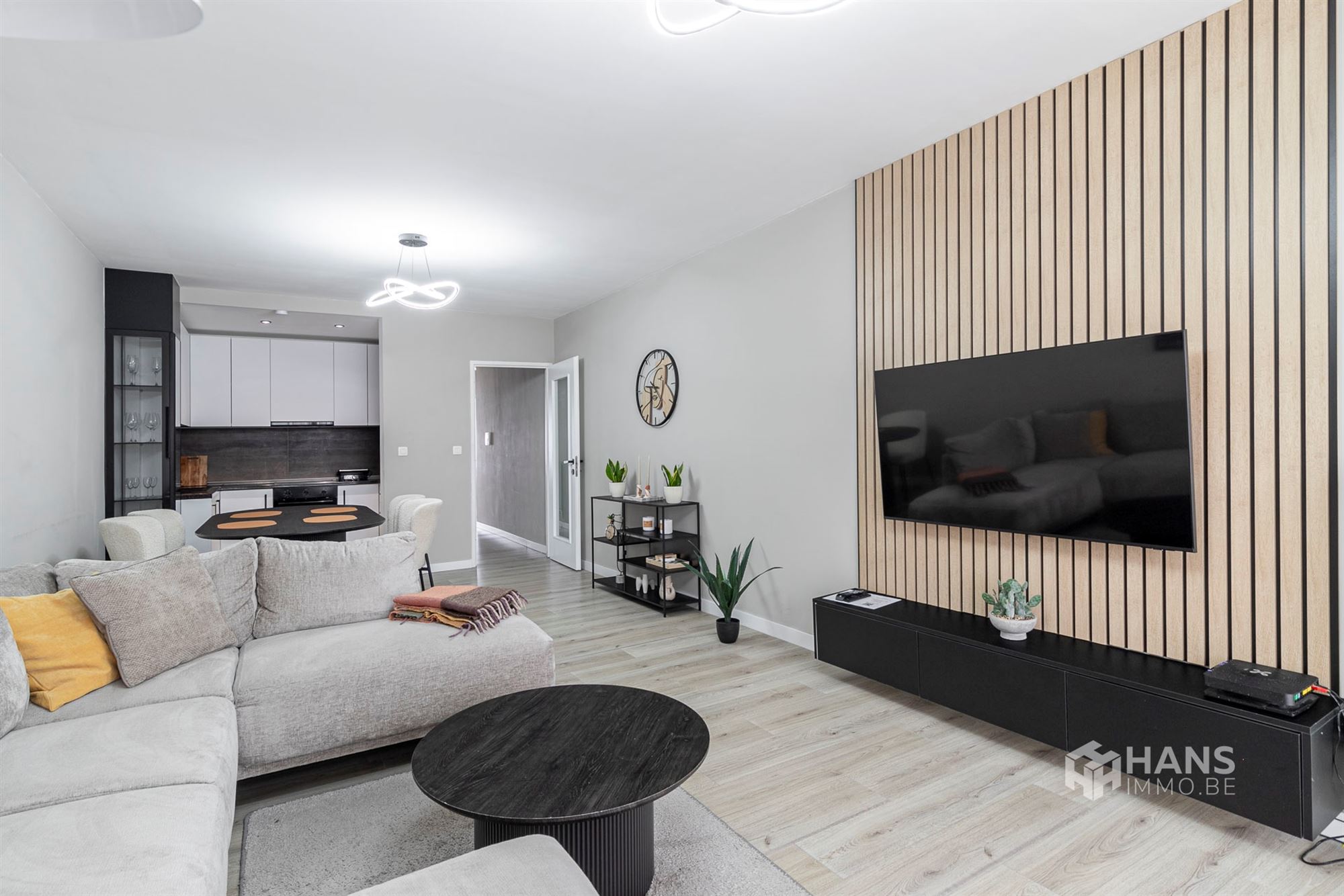 Gerenoveerd appartement (85 m²) met 2 slaapkamers, garage en terras (3 m²) in Deurne. - foto 5