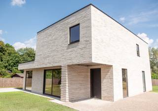  * Groene omgeving * Ruim perceel * Privacy * Goede mobiliteit * Vier slaapkamers * E-peil 30OMGEVINGIn een groene omgeving op de grens tussen Gent...