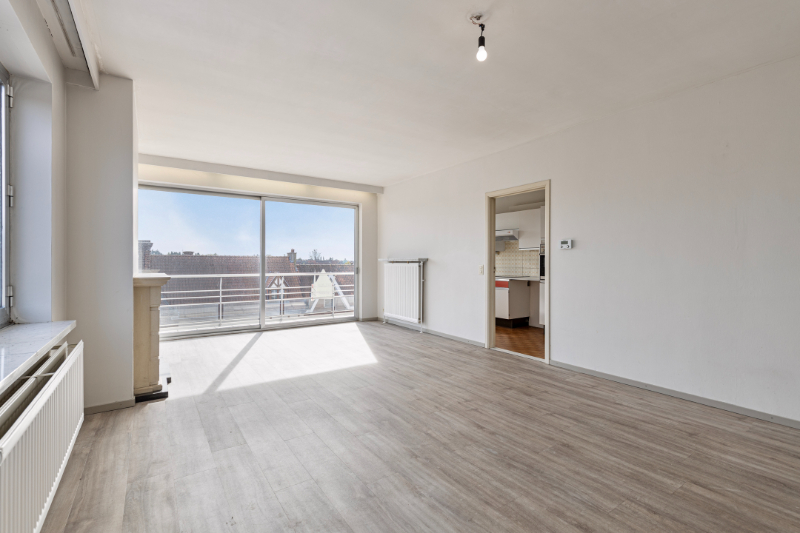 Ruim en verzorgd appartement met zonnig terras en garage nabij het centrum van Roeselare - foto 4