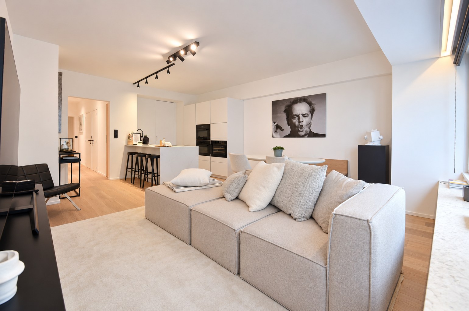 Volledig gerenoveerd appartement met een mooi zeezicht gelegen tussen het Driehoeksplein en Albertplein. - foto 4