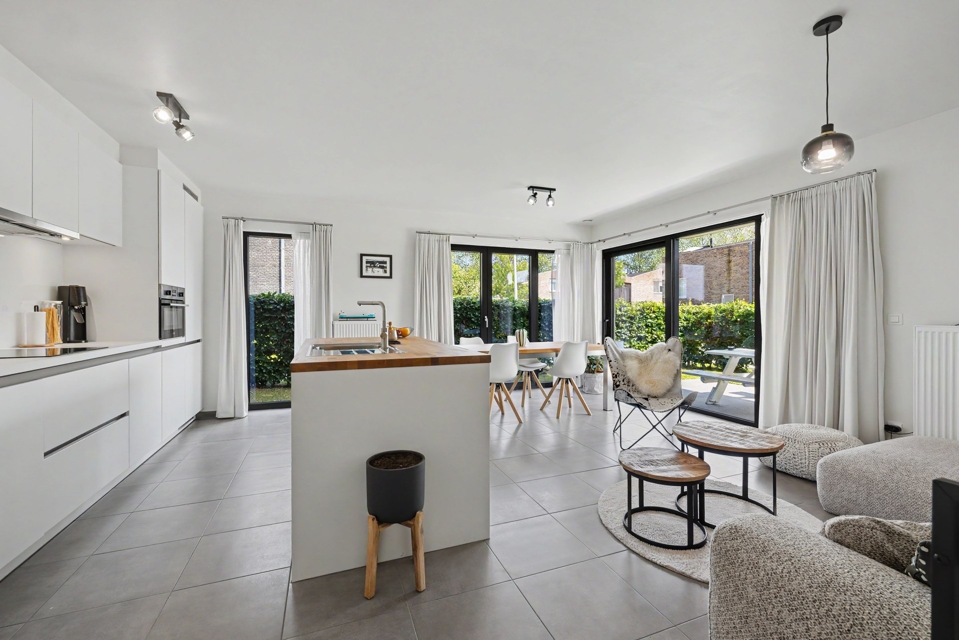 Instapklaar gelijkvloersappartement met 2 slaapkamers & ondergrondse autostaanplaats - foto 4