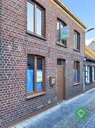 Deze instapklare woning is gelegen in het centrum van Koekelare en bestaat uit: living - keuken - groot terras - diverse opbergruimten - toilet...