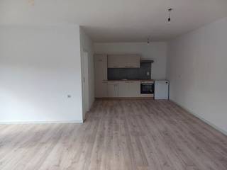 Dit volledig gerenoveerde 3 slaapkamer appartement op de 1ste verdieping is gelegen in Neerpelt centrum kortbij winkels, horeca, scholen, .....
