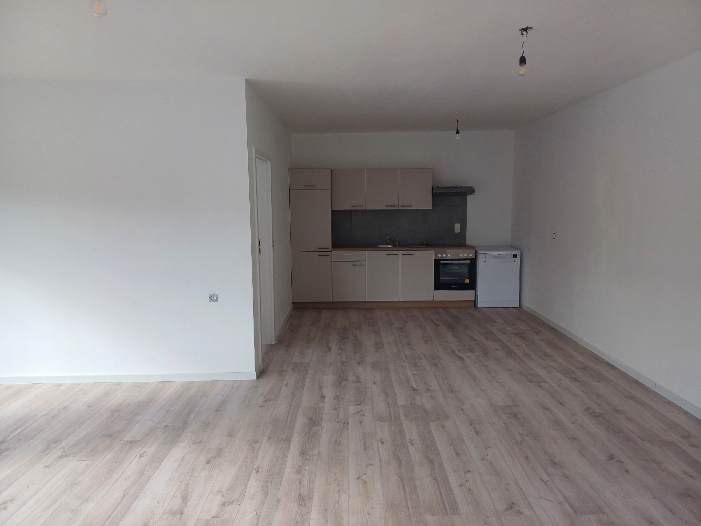 Volledig gerenoveerd 3 slaapkamer appartement in Neerpelt centrum. - foto 3