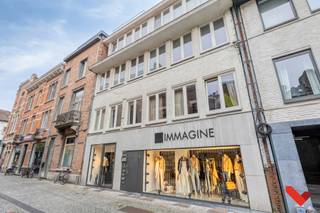 Bienvenue dans ce charmant appartement une chambre, idéalement situé au cœur vibrant de Louvain, au 5a Savoyestraat.Situé au troisième étage d’un...