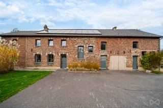 Dans le charmant hameau de Grand-Hallet (Hannut), idéalement situé entre Liège et Bruxelles et proche de la E40, découvrez un bien d'exception...