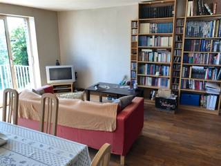 Appartement moderne situé le long de la route d'accès : entrée, spacieux living en parquet, spacieuse cuisine ouverte équipée, terrasse,...