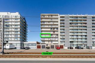 Te koop op de Zeedijk in Middelkerke: een charmante studio met een unieke ligging en een prachtig uitzicht. Deze studio biedt zowel een...