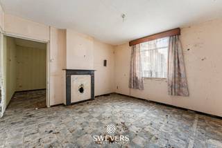 Interesse? Meer informatie op www.SWEVERS.be. - Deze karaktervolle boerderij in Hasselt, gebouwd in 1918, ligt op een ruim perceel van 807 m² en...