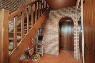 Deze charmante halfopen woning is gelegen in de Esenstraat 14 te Klerken, langs de invalsweg tussen Esen en Klerken.De woning beschikt over een...