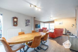 Deze instapklare halfopen bebouwing (2004) is gelegen in een rustige een aangename buurt in Gistel. De woning is uitgerust met zonnepanelen,...