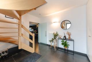 ***Kijkdag Zaterdag 16/05 tussen 9u en 17u, op afspraak***Rustig wonen met alles binnen handbereik — in Mazenzele vind je dat evenwicht. Deze moderne...