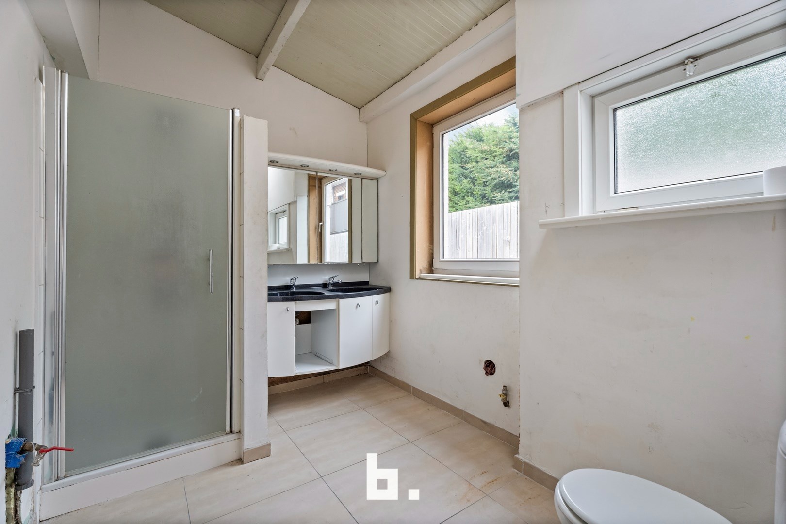 Halfopen woning met tuin, 3 slaapkamers - ingang aan zijkant voor fietsen/groenafval - foto 5
