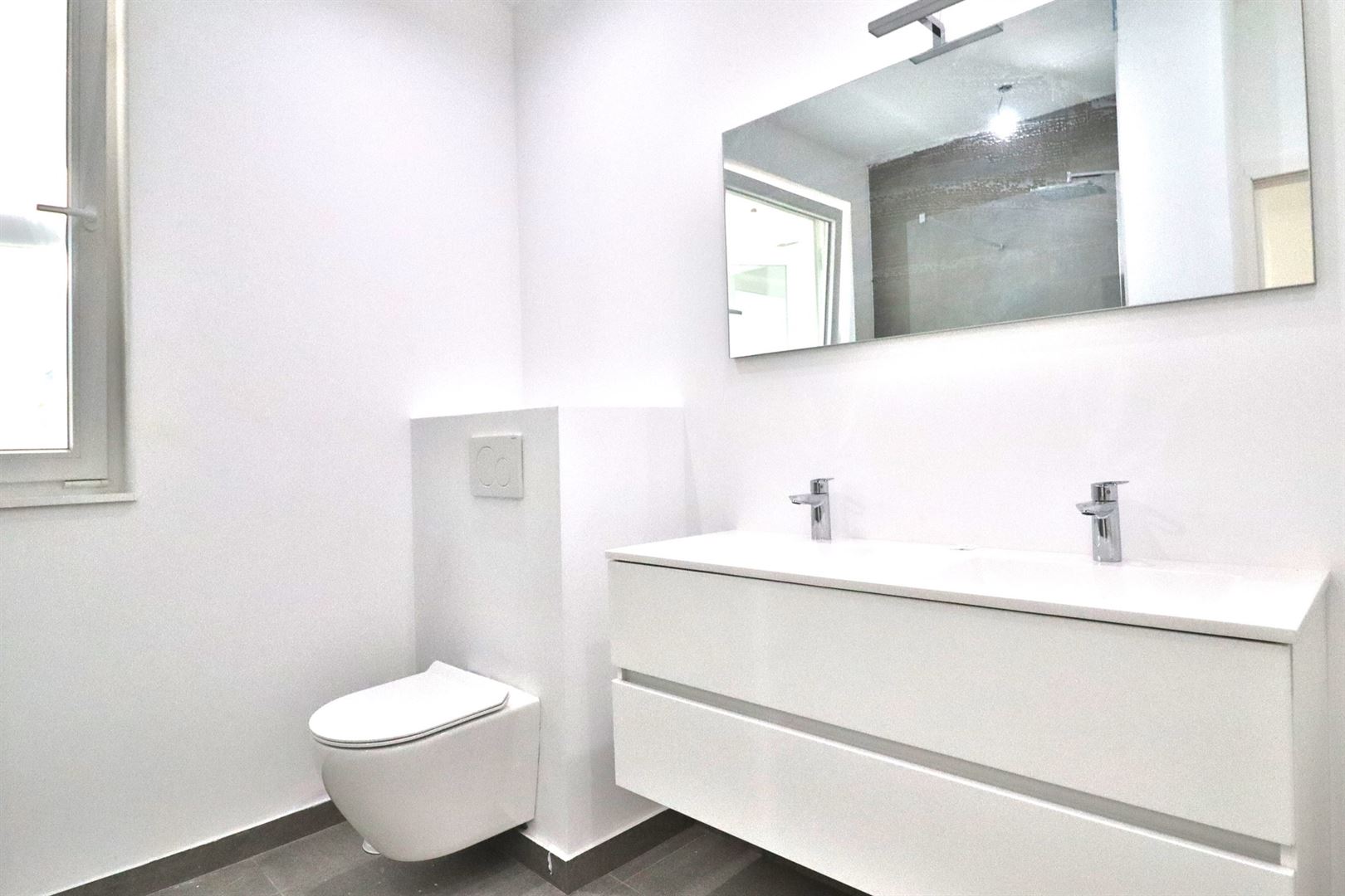 Instapklaar, volledig gerenoveerd appartement met terras - foto 5