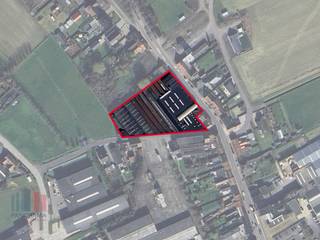 Strategisch gelegen terrein van 5.657 m² te koop aan, ideaal voor commerciële of industriële projecten.Het terrein ligt langs de drukke...