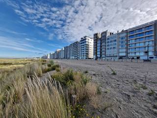 Cet appartement décoré avec goût est situé dans un emplacement de choix, juste derrière la digue de Heist. Grâce à son orientation plein sud,...