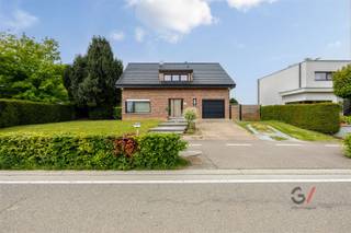 Ce bâtiment ouvert, situé au Lipselaan 17 à Herent, combine un emplacement central avec un arrière paisible et verdoyant.La maison a été rénovée en...