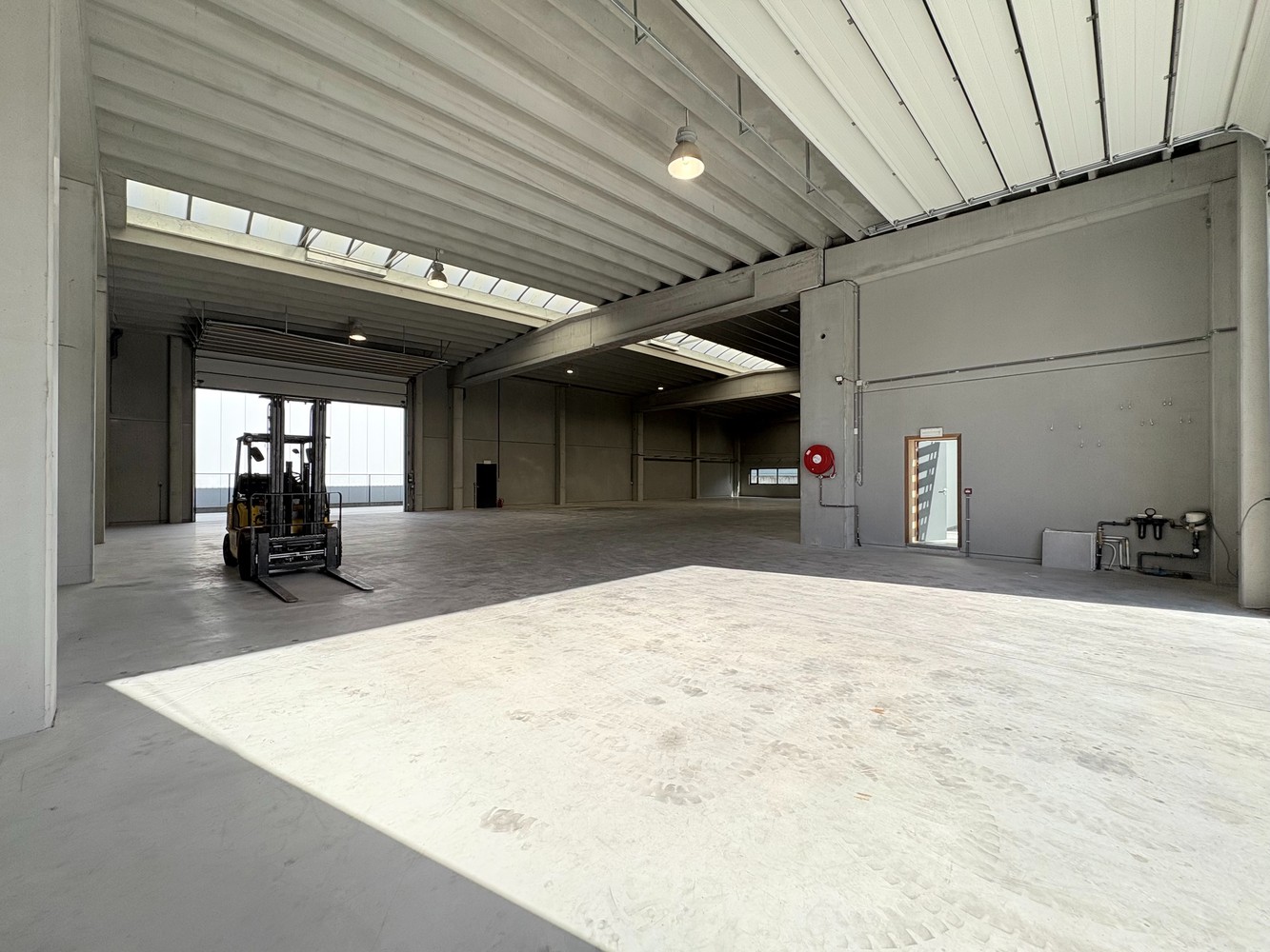 Goed gelegen bedrijfsgebouw te Sint-Truiden te huur - foto 4