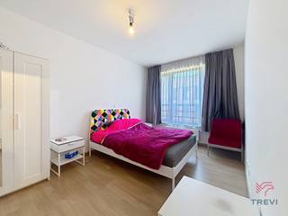 EVERE, NAVO-wijk, appartement van ± 64 m² met een balkon.Op de 5e verdieping : * Hal + apart toilet * Woonkamer van ± 25 m² * Ingerichte open keuken...