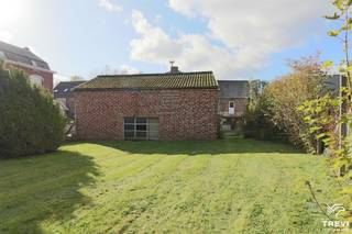 Composition :Sous-sol : cave : +/- 48 m²Rez de chaussée : hall d'entrée : 16,37 m², living : 27,14 m², ancien magasin : 32,88 m², salle à manger :...