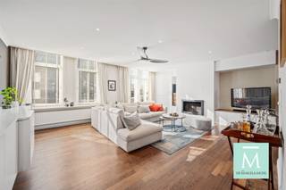 Prachtig Herenhuis met handelspand en overdekte garage nabij de Vaart te MechelenOntdek deze prachtige woning in het hart van Mechelen, doordrenkt...