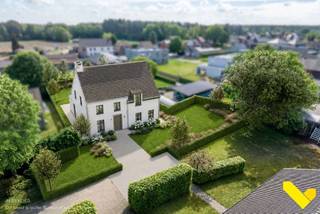 Prachtige bouwgrond voor open bebouwing op een perceel van 12a56ca.<br /><br />Deze bouwgrond heeft een straatbreedte van 37,82 meter met een bouwbreedte van 13,90 meter en een diepte van 52,46 meter met een bouwdiepte van 17 meter.<br /><br />Het perceel is geschikt voor open bebouwing en is voorzien van een zone voor bijgebouwen. Dit alles met een oostgerichte tuin.<br /><br />Centraal gelegen in Veerle Heide, in een doodlopende straat. Dit alles met een vlotte verbinding naar de omliggende gemeenten. Ook de fiets- en wandelpaden binnen handbereik zijn hier zeker een meerwaarde.<br /><br />Bent u geïnteresseerd of wenst u extra informatie aangaande mogelijkheden? Bel ons op het nummer 014 58 02 08.