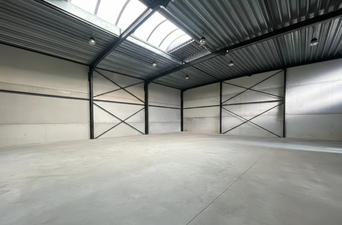 Warehouse (326 m²) for rent in Dendermonde - photo 3