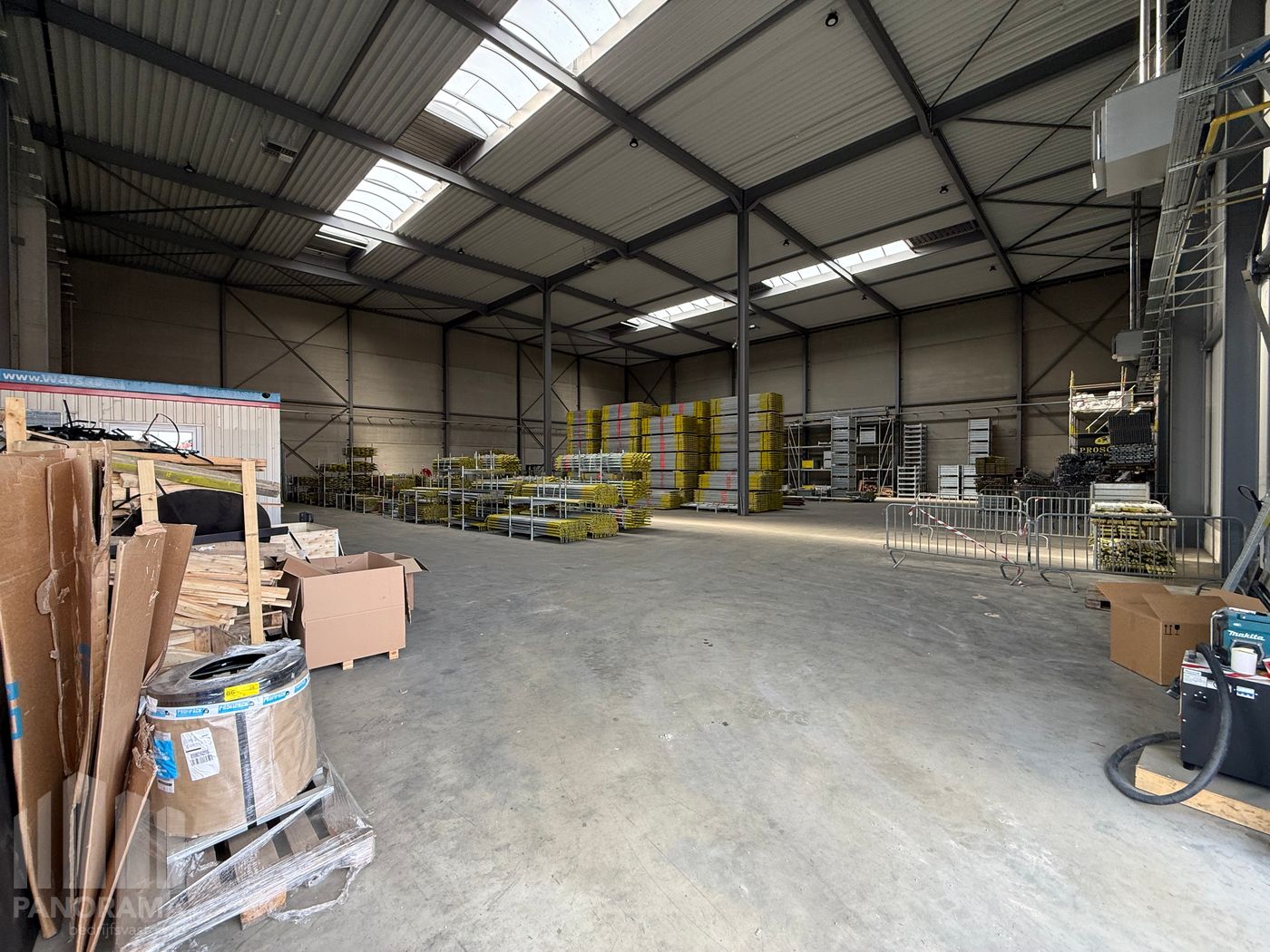 Magazijnruimte van 1.366 m² op een gunstige ligging vlakbij R4 - foto 4