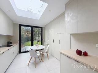 Deze smaakvol gerenoveerde woning ligt in de aangename woonwijk Mariaburg, op wandelafstand van winkels en openbaar vervoer. Bij het binnenkomen...