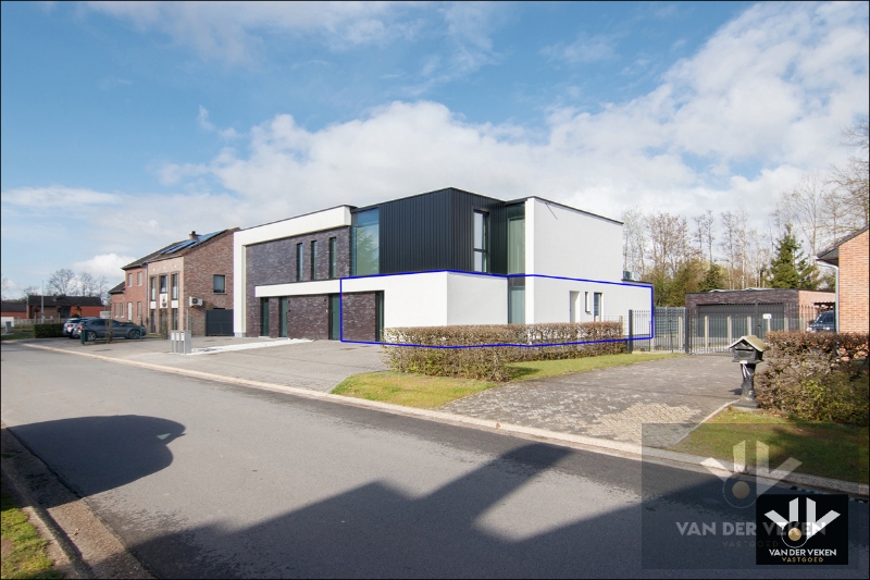 LUXUEUS AFGEWERKT GVL APP MET RIANTE TUIN EN TERRAS - foto 2