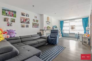Als u op zoek bent naar een smaakvol gerenoveerd appartement op een rustige en toch centrale ligging, dan is dit uw kans! Gelegen in een kalme...
