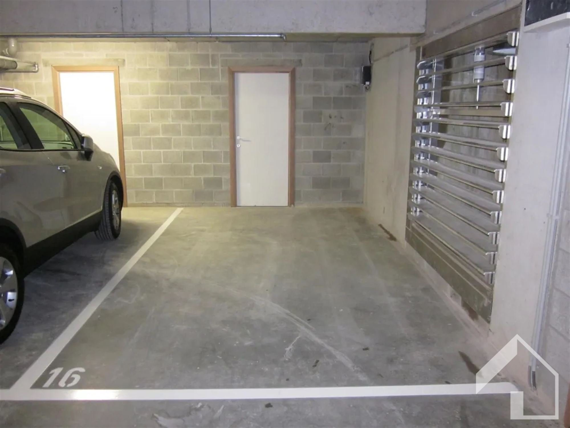 Parking / Garage - photo 2