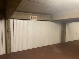 Bent u op zoek naar een ruime en praktische garagebox en/of extra bergruimte in hartje Leuven? Zoek niet verder!Deze garagebox  (4.25 x 4.88) met...