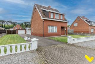 Rustig gelegen, op te frissen woning met volgende troeven:-ruime woonkamer-grote veranda-leuke tuin, open bebouwing (8a)-bureau, ruime badkamer en 2...