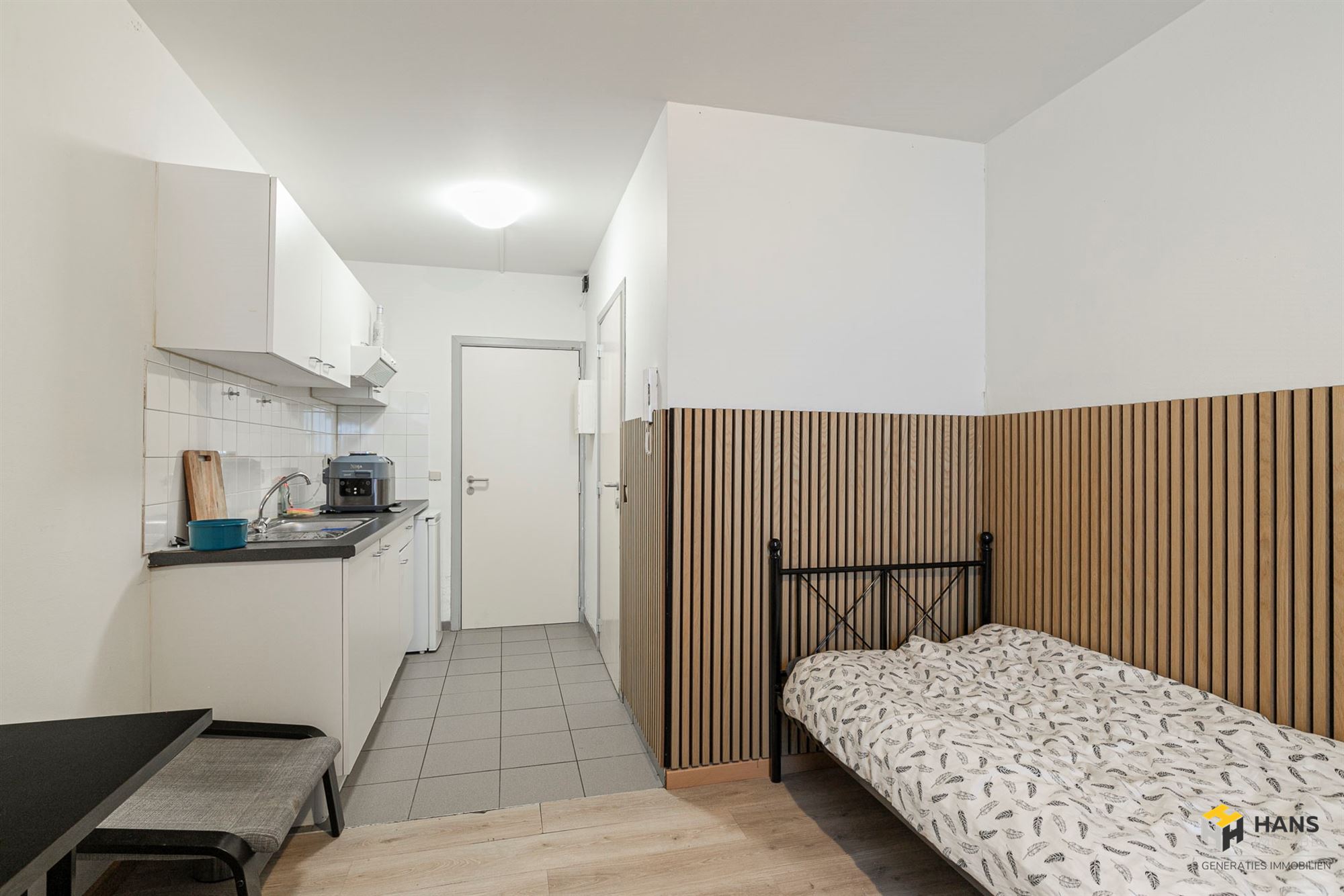 Instapklare studentenkamer (25 m²) op topligging in hartje Antwerpen (2000). - foto 3