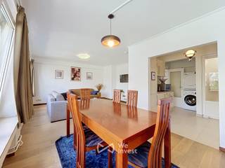 <p>Tel: 0456 89 12 70 / E-mail: noah.c@weinvest.be</p>
<p>We Invest biedt exclusief dit prachtige gemeubelde appartement van 103 m² aan, gelegen op de 5e verdieping van een gebouw aan de Gabriel Emile Lebonlaan. Ideaal gelegen in Oudergem, een wijk bekend om haar groene omgeving nabij het Zoniënwoud, biedt het appartement een ruime, functionele en lichte leefruimte, met een uitstekende bereikbaarheid met het openbaar vervoer.</p>
<p>Het appartement bestaat uit een living en eetkamer met mooi natuurlijk licht, een uitgeruste keuken en twee slaapkamers. Een badkamer, een apart toilet en een balkon vervolledigen het geheel. Het pand beschikt ook over veel bergruimte, waaronder een grote inloopkast.</p>
<p>Dit pand valt op door zijn kant en klare formule: volledig gemeubeld en onmiddellijk beschikbaar, met een parkeerplaats en een privékelder inbegrepen.</p>
<p>Huur: €1.550/maand<br />Kosten: €150/maand (maandelijkse provisie voor gemeenschappelijke kosten, stookolieverwarming, gemeenschappelijke meter)<br />Parking: €100/maand</p>
<p>EPC: D</p>
<p>Onmiddellijk beschikbaar! Minimale huurperiode van 1 jaar!</p>
<p>Wacht niet te lang om te bezichtigen! Voor meer exclusieve panden, bezoek www.weinvest.be</p>