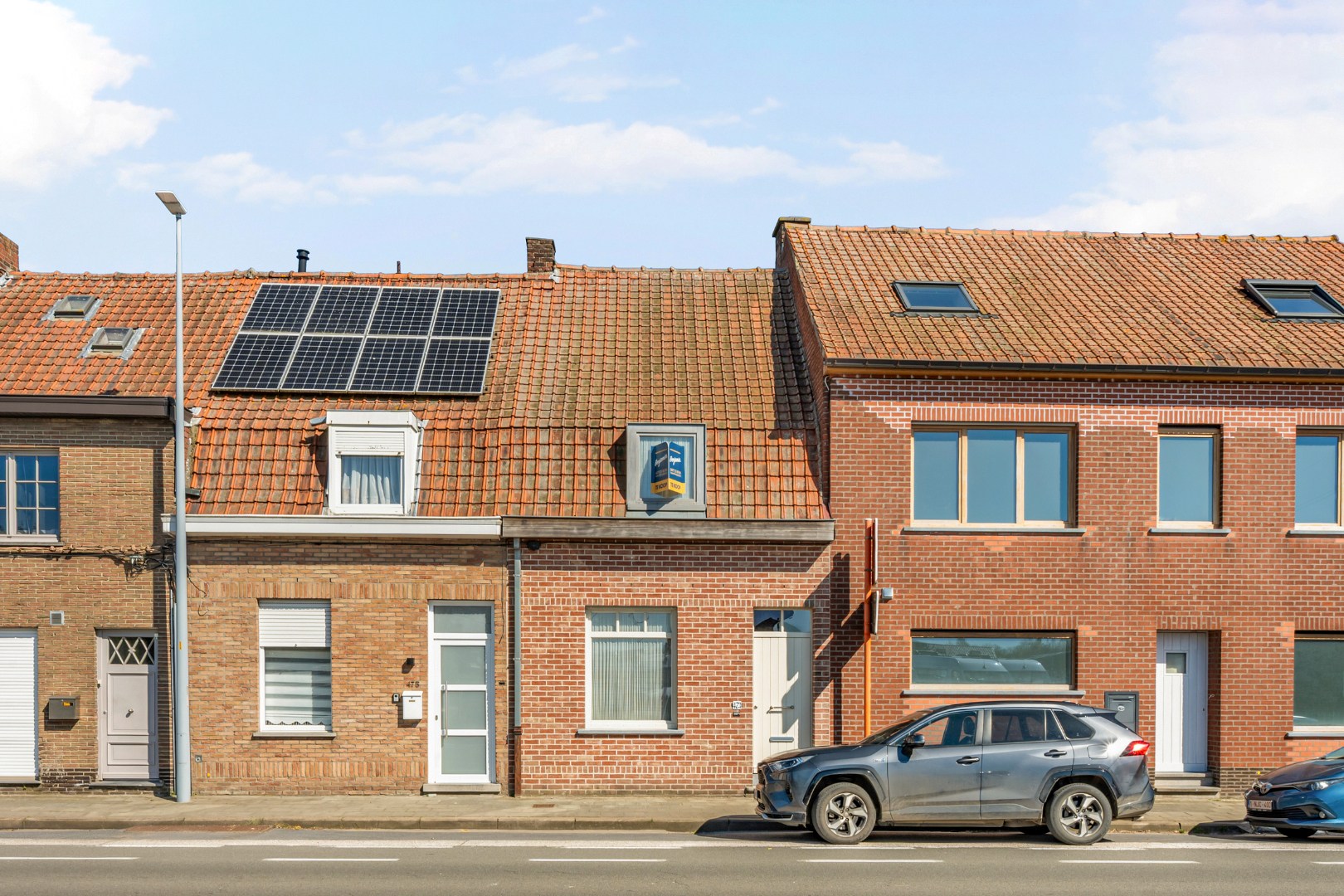 Grotendeels gerenoveerde woning met 2 slaapkamers, ruime zolder en tuin te Menen - foto 2