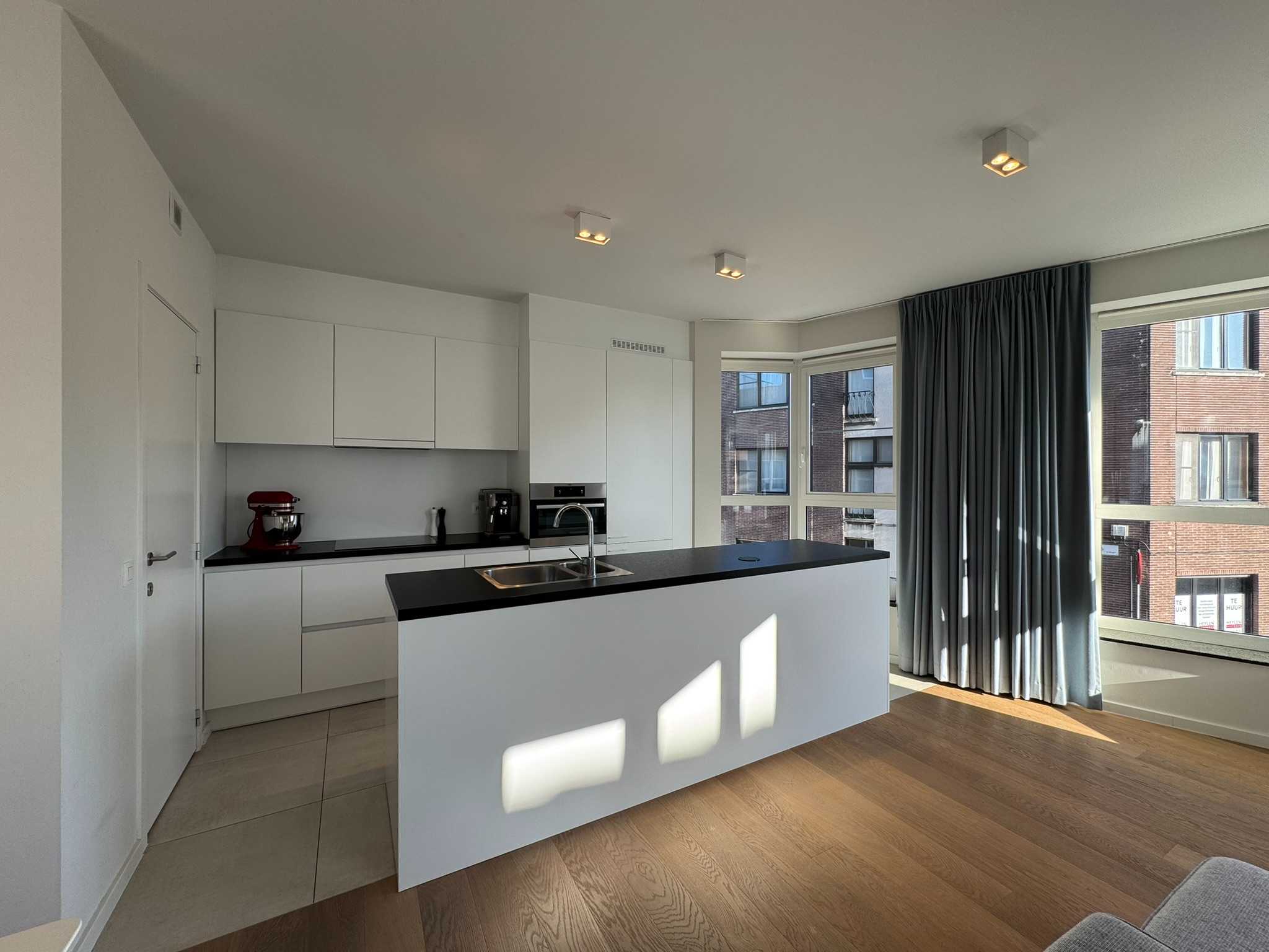 Appartement te koop in Berchem met 2 slaapkamers - foto 2