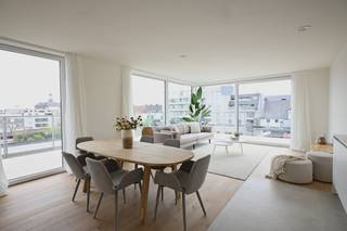 Op de 4de verdieping van residentie Leiesluis vind je dit mooi gelegen nieuwbouw appartement met 2 slaapkamers en groot zonnig terras.Indeling...