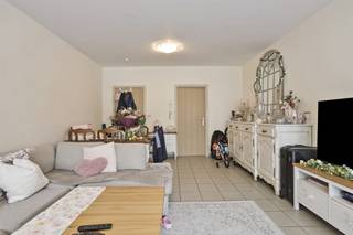 <p>**Wonen te Haren, Brussel**<br /><br />In Haren, een deelgemeente van Brussel, bieden we met veel plezier dit één-slaapkamerappartement aan! Het pand heeft een uitmuntende Mobiscore van 8.9 wat wil zeggen dat alle voorzieningen zoals openbaar vervoer, autosnelweg, winkels, school, het park van Haren, het sportcentrum..... vlakbij zijn. Tevens biedt Haren een perfecte uitvalsbasis naar tewerkstelling in de Brusselse regio en Brucargo.<br /><br />Het gebouw bestaat uit 6 entiteiten, waarbij appartement 0002 gelegen is op de gelijkvloerse verdieping en beschikt over een open leefruimte met ingerichte keuken, badkamer en één slaapkamer. Ieder appartement heeft een eigen terras en bovendien beschikt ieder appartement over een privatieve kelderberging. Wij verkopen alle appartementen in dit gebouw mist inachtneming huurder! Is dit appartement niet volledig wat u zoekt? Bekijk dan zeker de overige opties in dit gebouw via onze website: www.connect-immo.be <br /><br />Op heden is het appartement verhuurd aan €873,74 exclusief lasten waardoor je geniet van een rendement van 3,95%! <br /><br />Dit appartement is een unieke kans voor zowel eigen gebruikers als voor investeerders! Voor meer informatie of een bezichtiging, neem contact op met Jacky op 049553 46 49 of jacky@connect-immo.be<br /><br />EPC: 279 kWh/m² - Label F - UC: 20240715-0000685300-01-5</p>