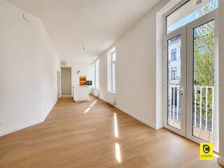 Appartement rénové de 2 chambres à coucher avec terrasse sur un emplacement de choix dans la Brederdestraat !Cet appartement rénové au premier étage...