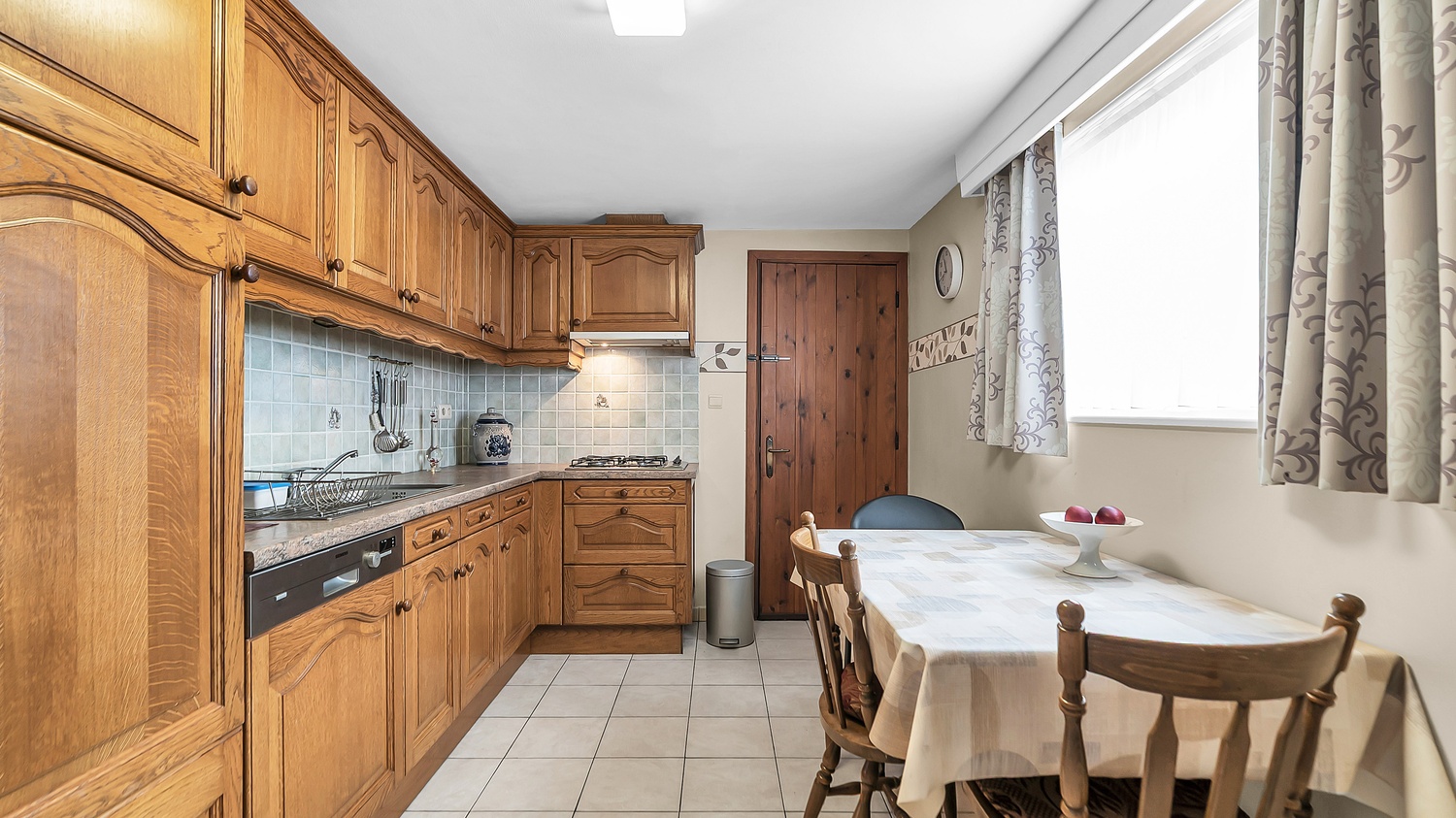 Charmante halfopen gezinswoning met 3 slaapkamers, aangebouwd bijgebouw en perceel van 609 m² - foto 5