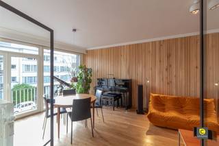 <p><span>Cozy 2 bedroom apartment near Brilschanspark! </span></p><p><span>This apartment with gunsitg EPC (129/B) is located on the</span><span><sup>2nd</sup></span><span> floor of a well-maintained, small building with elevator. It is centrally located, yet quiet and green, within walking distance to stores, parks, schools, sports facilities, public transportation and major approach roads. Are you looking for a cozy apartment for own occupation or a good investment with a nice return? Look no further, this apartment will undoubtedly meet your expectations.</span></p><p><span> </span></p><p><span>The layout is as follows:</span></p><p><span> </span></p><p><span>Entrance / entrance hall, living space & kitchen:</span></p><p><span>The entrance hall offers enough space to accommodate a checkroom, has a videophone and opens onto the night hall. The living space enjoys a wonderful natural light which further accentuates the feeling of space. The characteristic full-wood floor that was laid throughout almost the entire apartment, together with the mill walls, provide the authentic touch. Adjacent to the living room you will find the spacious kitchen with ample work and storage space. It is equipped with a ceramic hob, cooker hood, dishwasher, fridge, freezer, microwave, oven and one and a half bowl sink.</span></p><p><span> </span></p><p><span>Bedrooms, toilet & bathroom:</span></p><p><span>The spacious master bedroom has an area of no less than 15 m², the second bedroom extends over 10 m². Both rooms, also on a wood floor, are located on the quiet rear of the building and have fly screens. The fully tiled bathroom is equipped with a bathtub/shower combination, single sink cabinet with storage and mirror cabinet with integrated lighting. The toilet is housed separately. </span></p><p><span> </span></p><p><span>Terrace, basement & garage box:</span></p><p><span>The south-facing, sun-drenched terrace is located at the front of the building and can be accessed from the living room. On the ground floor you will also find a practical, private storage room, ideal for storing the Christmas tree, suitcases,... A spacious garage box with automatic gate and remote control can be purchased for 30,000 euros. </span></p><p><span> </span></p><p><span>Additional assets:</span></p><p><span>- EPC 129/B</span></p><p><span>- Electricity compliant</span></p><p><span>- Recent electric water heater</span></p><p><span>- HR++ windows</span></p><p><span>- Asbestos safe</span></p><p><span>- Mobiscore 9,4/10</span></p><p><span> </span></p>