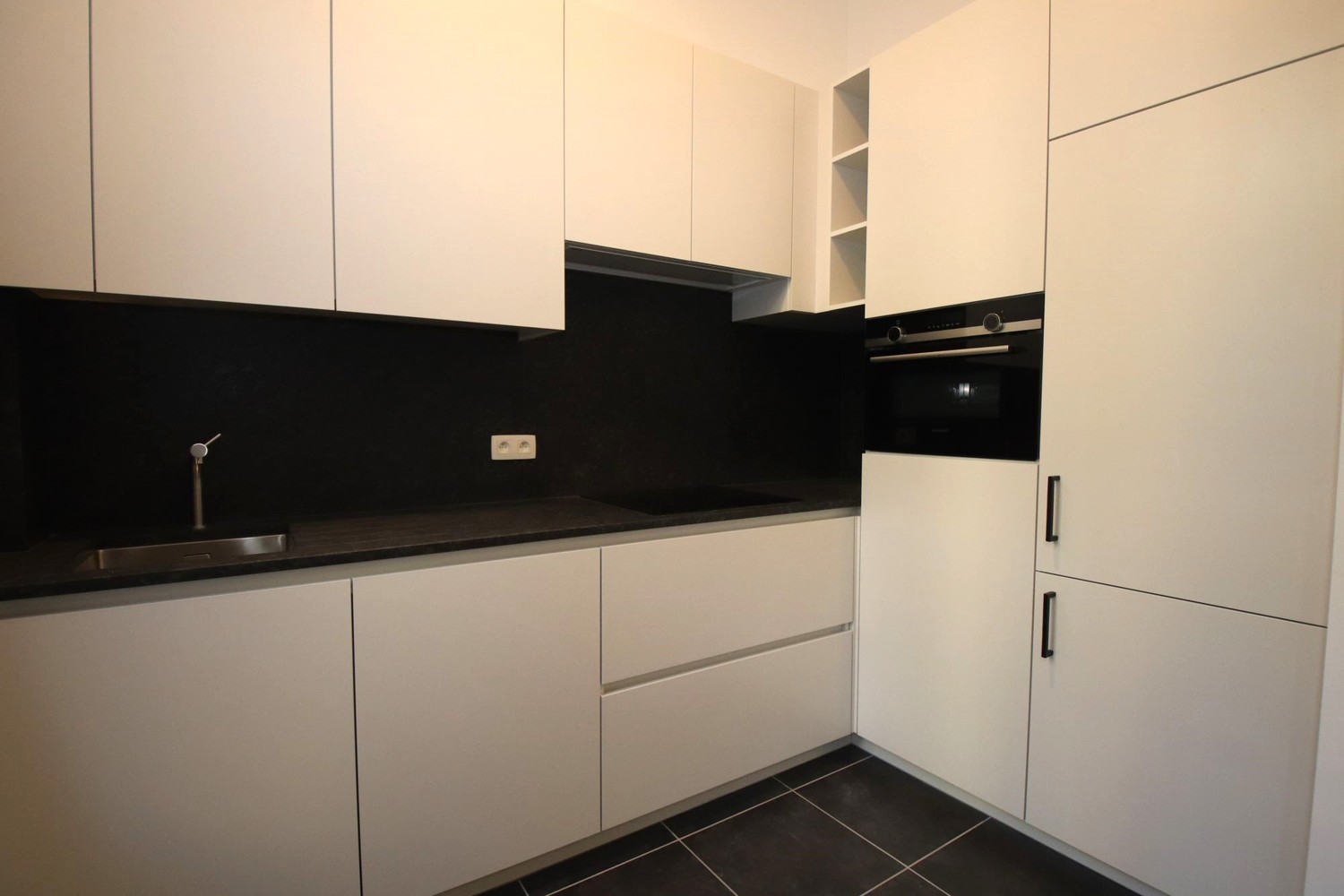 Compleet gerenoveerd appartement nabij het station - photo 4