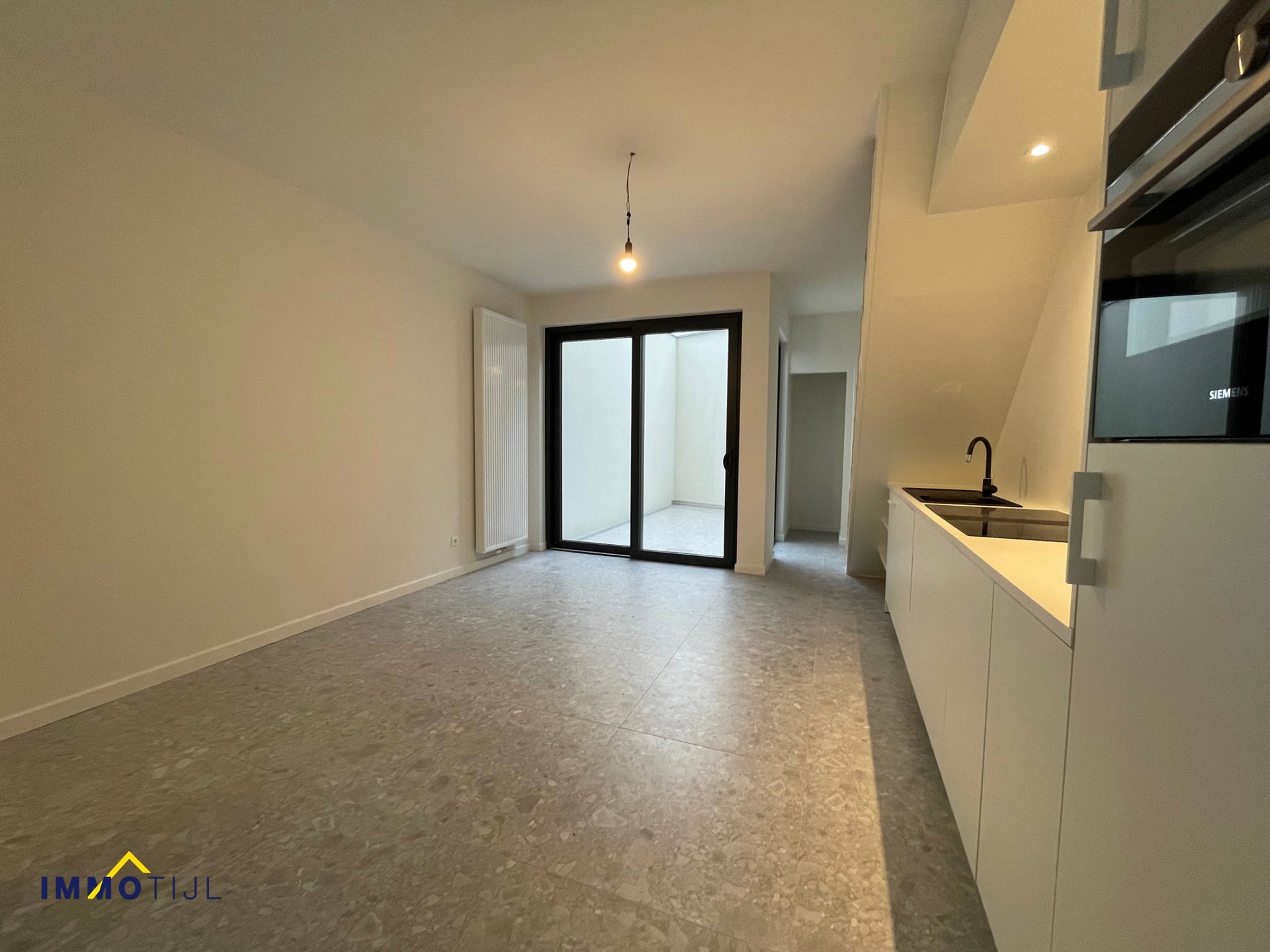 Gerenoveerde, moderne stadswoning te Aalst. - foto 2