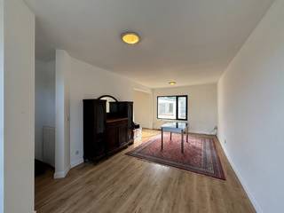 Deze goed onderhouden halfopen bebouwing is ideaal gelegen in Mol-Sluis. Alle voorzieningen, zoals winkels, horeca, scholen en openbaar...